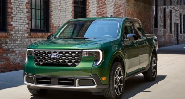 Ford Maverick печели място в средата на класацията с над 130 000 продажби. Това е един от малкото пикапи, които предлагат хибридна опция, което пести доста гориво. Като базовата цена Maverick е и най-евтиният пикап от всички - само $23 920 за XL версията. 

Той е по-малък от повечето си конкуренти, което го оставя без особен шанс да се конкурира, когато става въпрос за спецификации. Това вероятно е най-голямата причина Maverick да не постига по-високи продажби, дори и със забележително ниската си цена. Всеки, който търси пълните възможности на пикапа, вероятно ще се бръкне с допълнителна сума за екстрите.
